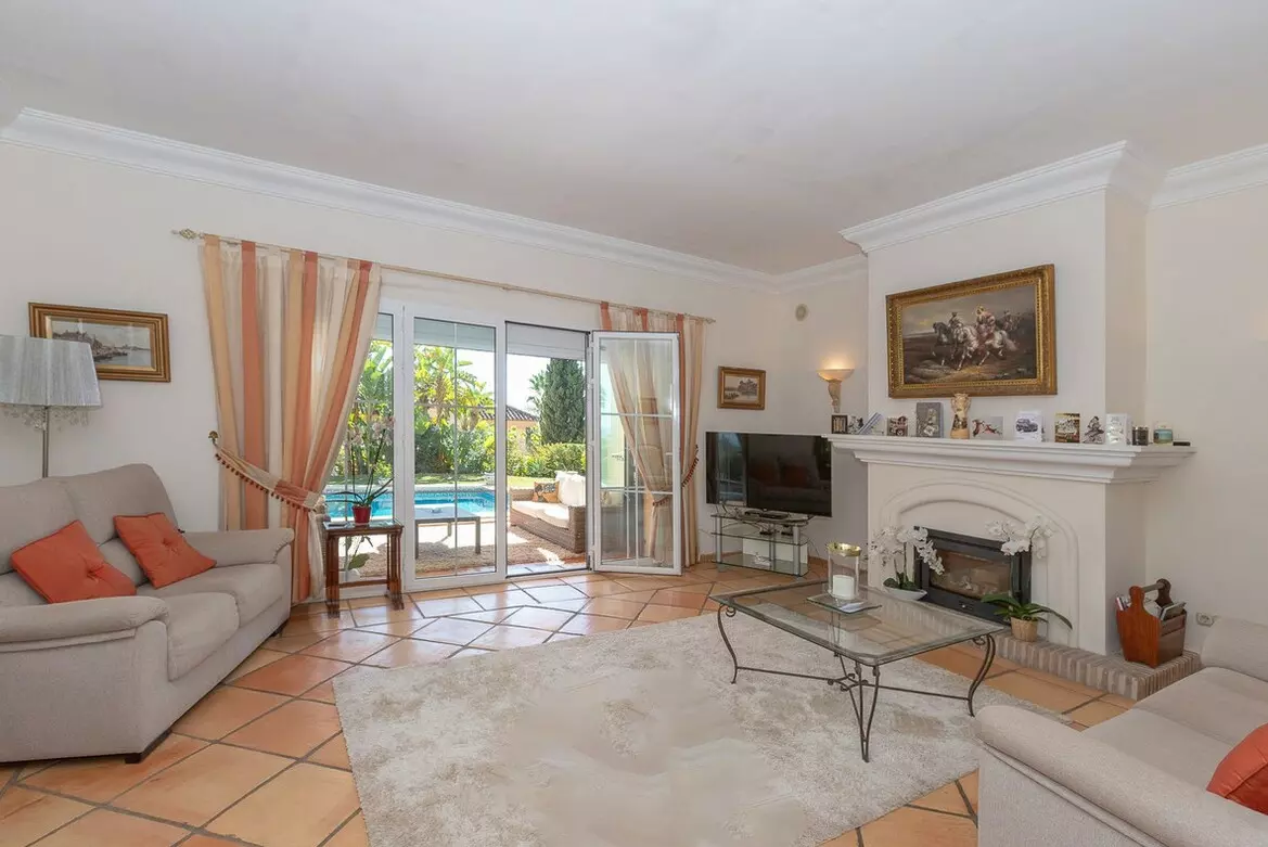 5-bedroom Villa In Elviria, Spain (298 M²)
