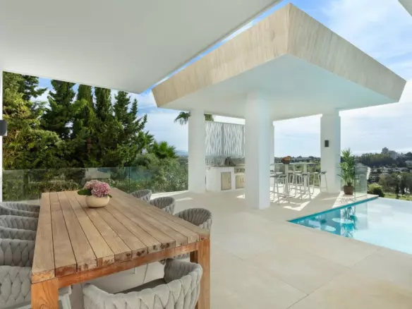 7-bedroom Villa In Estepona, Spain (1.365 M²)