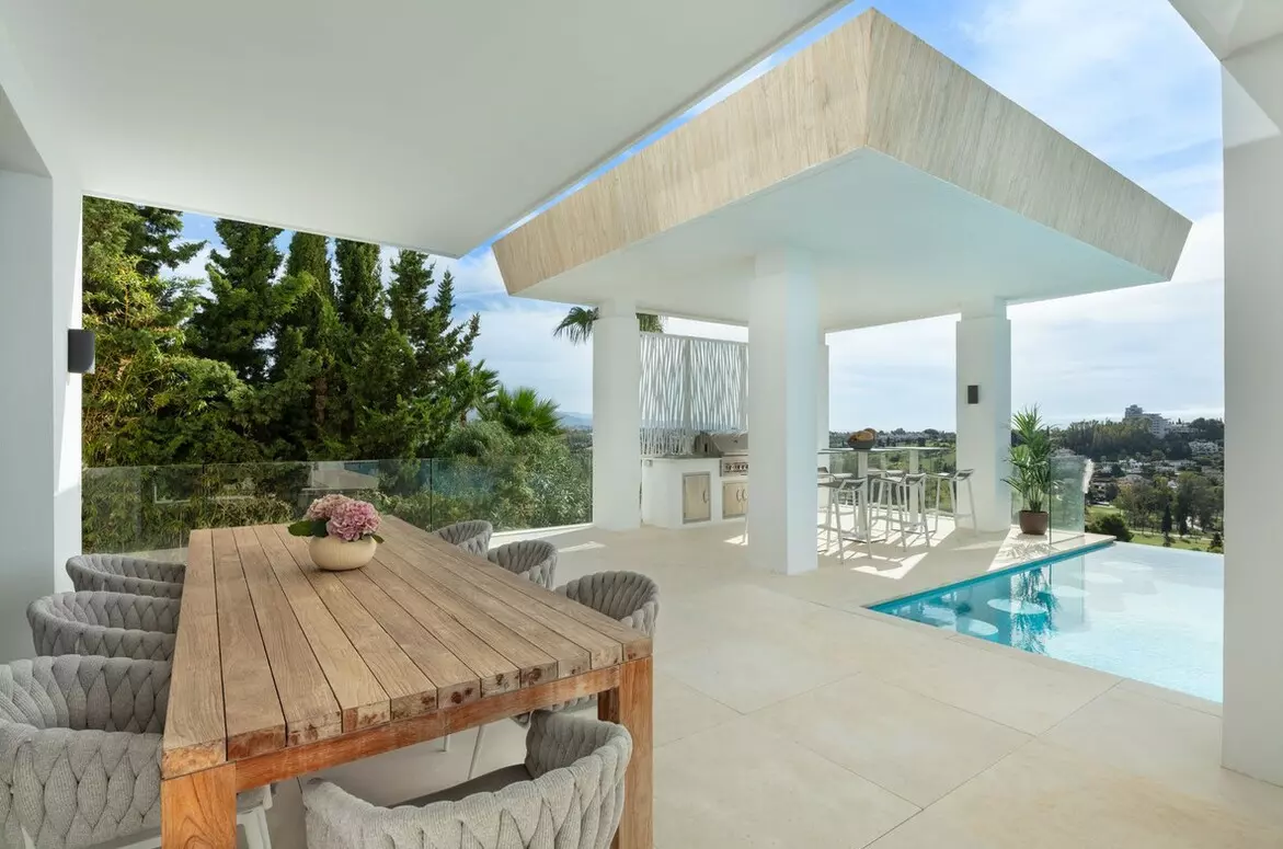 7-bedroom Villa In Estepona, Spain (1.365 M²)