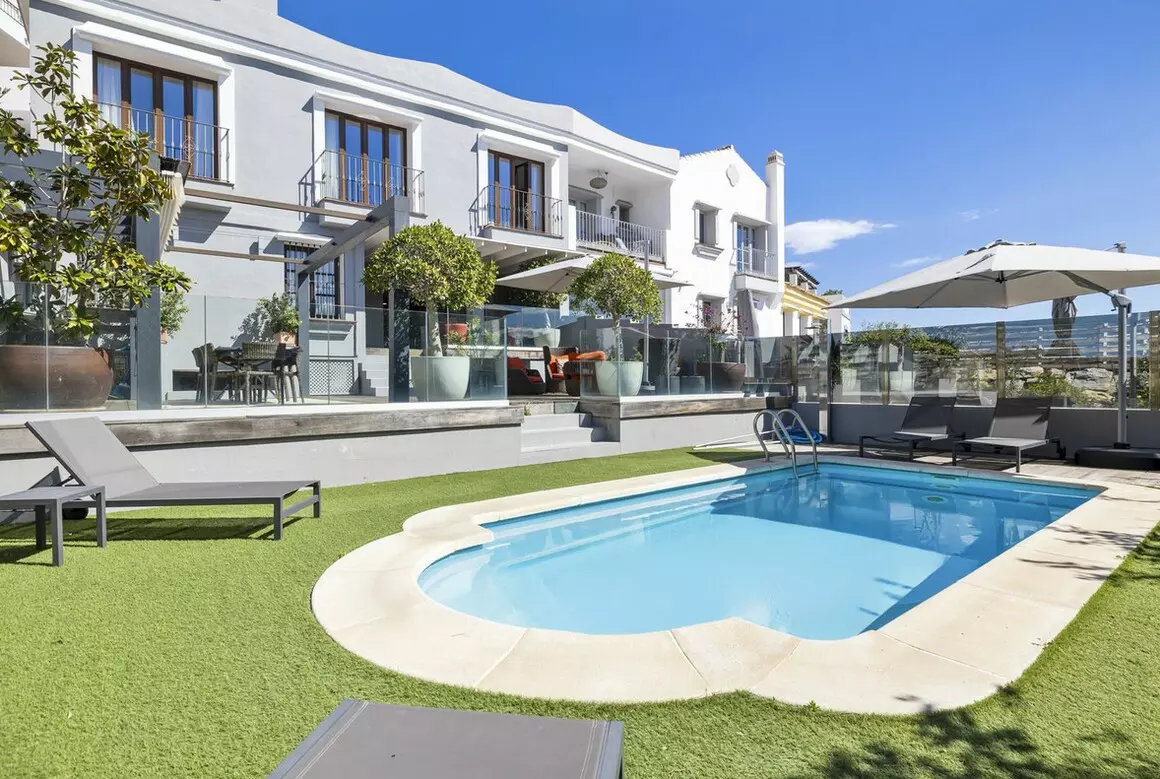 5-bedroom Townhouse In Benahavis, Spain (333 M²)