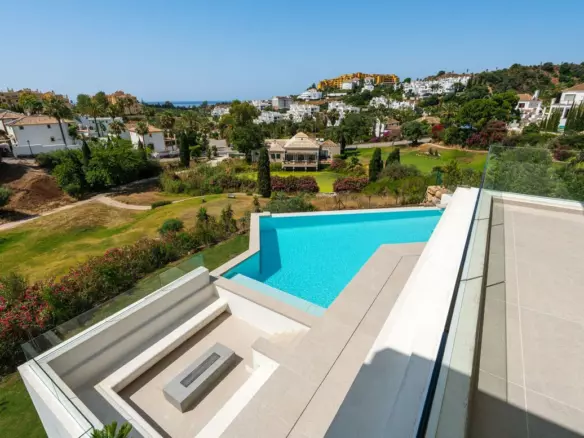 4-bedroom Villa In Estepona, Spain (433 M²)