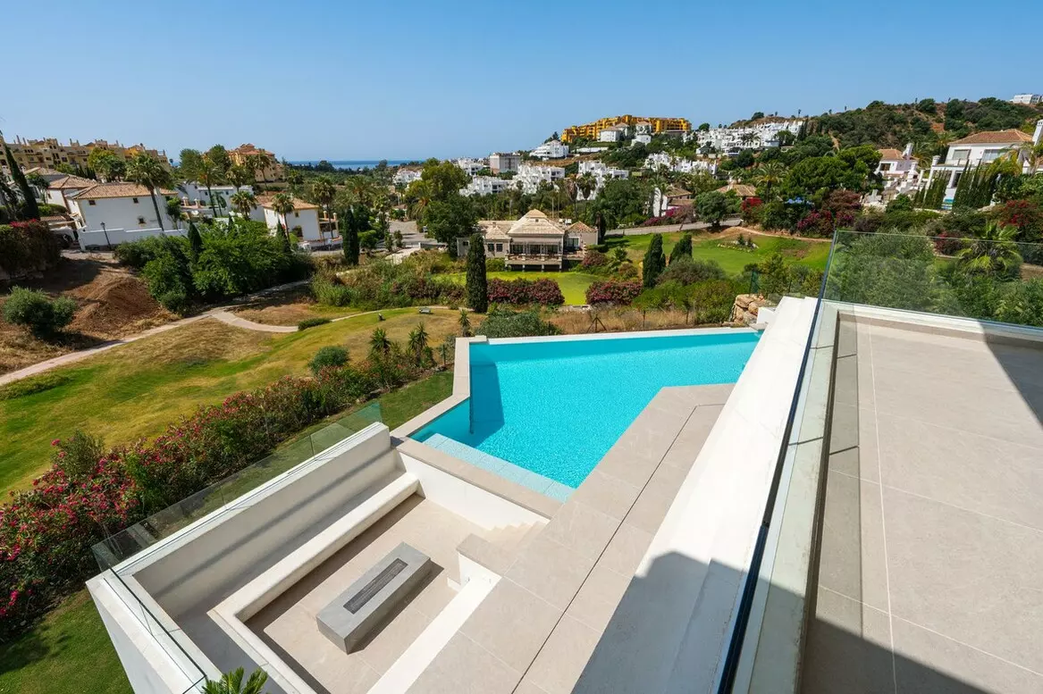 4-bedroom Villa In Estepona, Spain (433 M²)