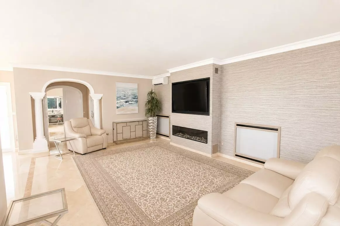 4-bedroom Villa In Elviria, Spain (213 M²)