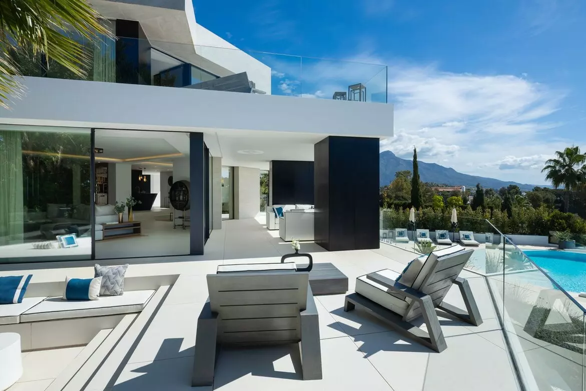 5-bedroom Villa In Benahavis, Spain (555 M²)