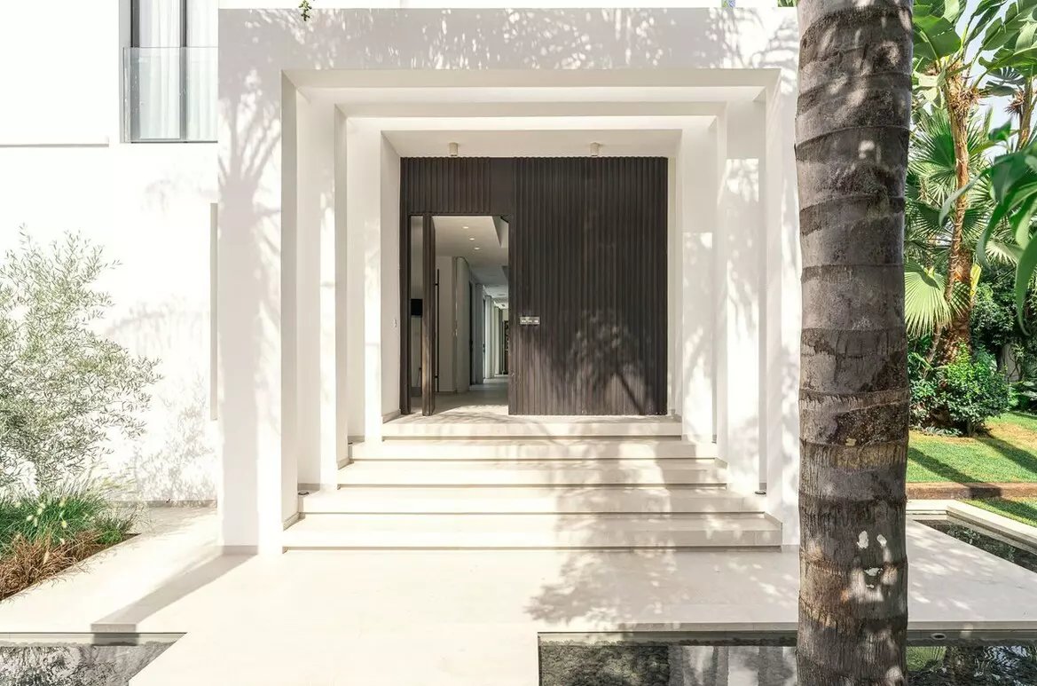 4-bedroom Villa In Marbella, Spain (360 M²)