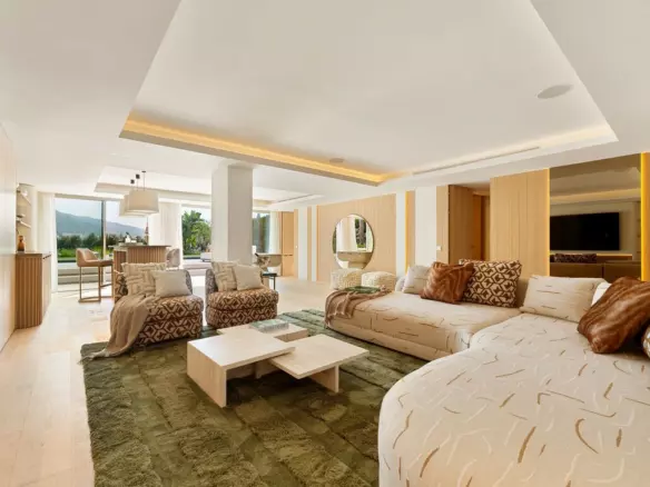 5-bedroom Villa In Marbella, Spain (421 M²)