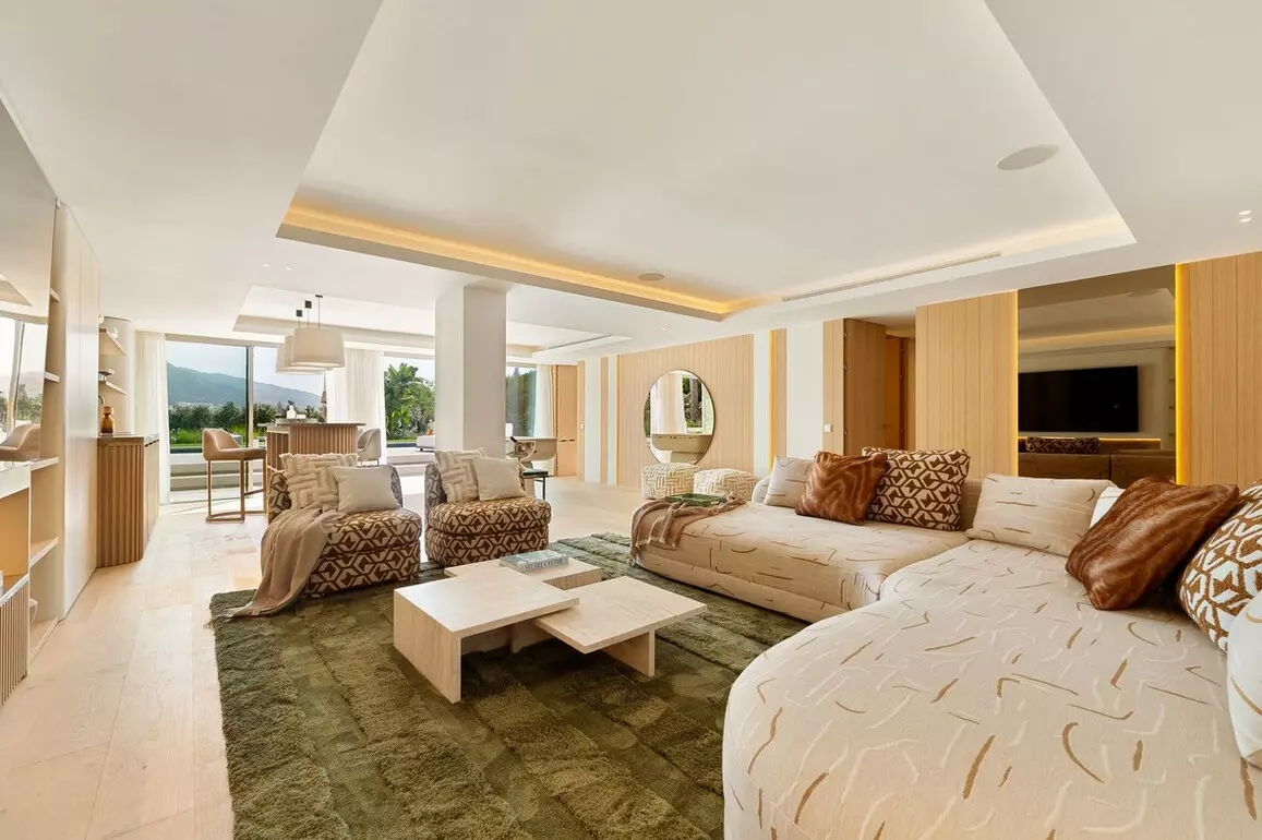 5-bedroom Villa In Marbella, Spain (421 M²)