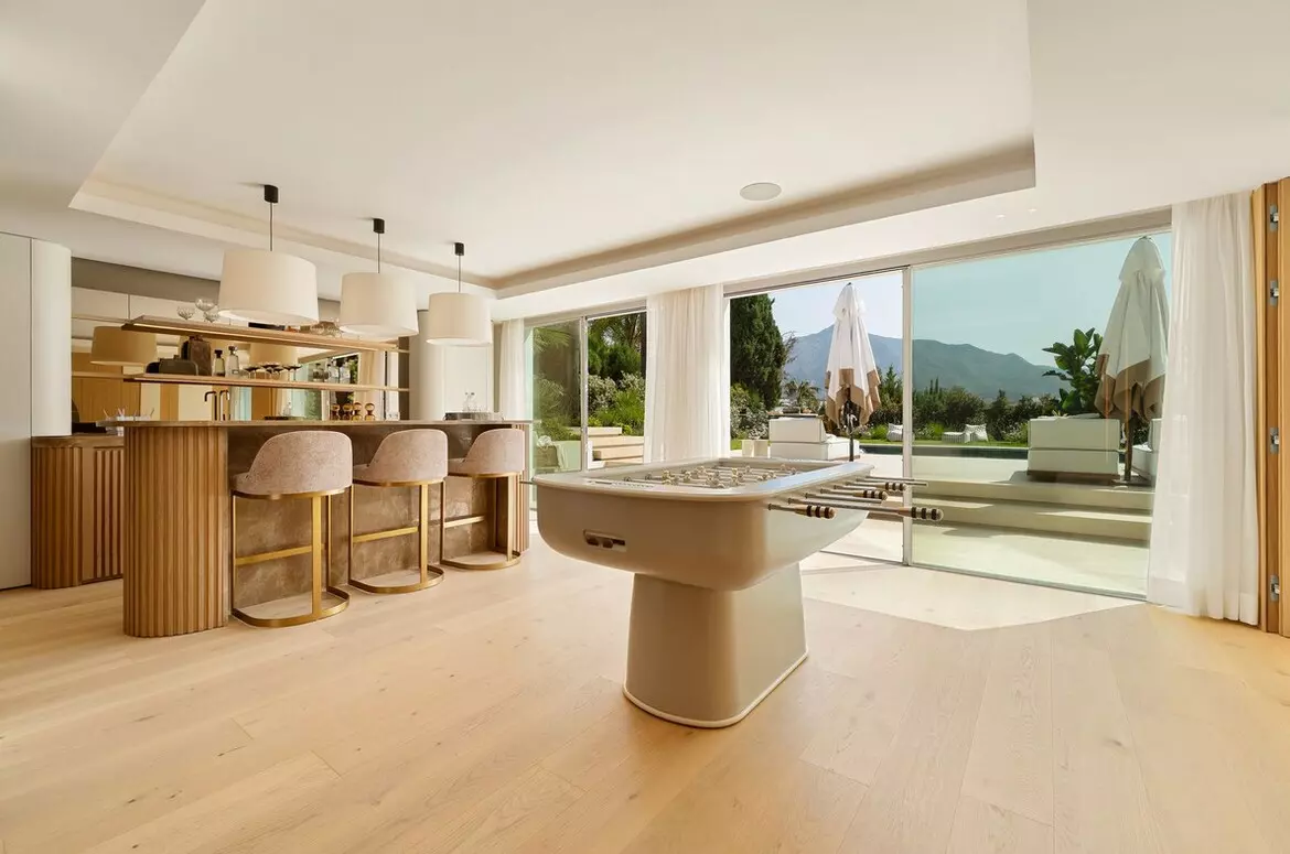 5-bedroom Villa In Marbella, Spain (421 M²)