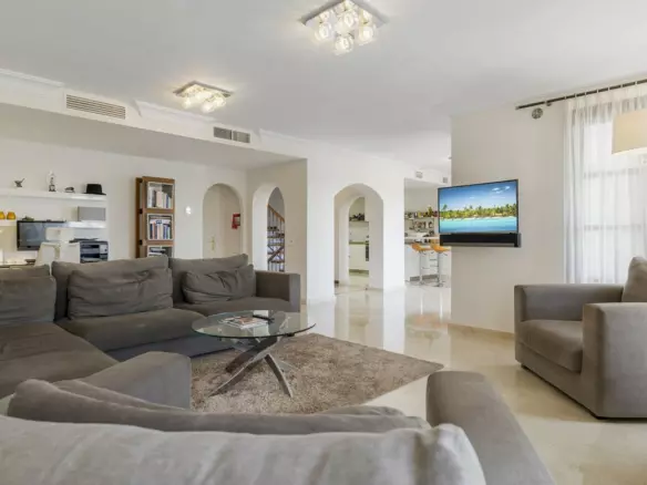 5-bedroom Townhouse In Benahavis, Spain (333 M²)