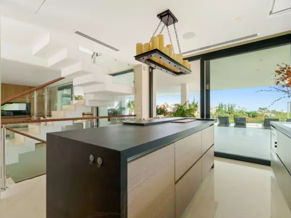 5-bedroom Villa In Marbella, Spain (473 M²)