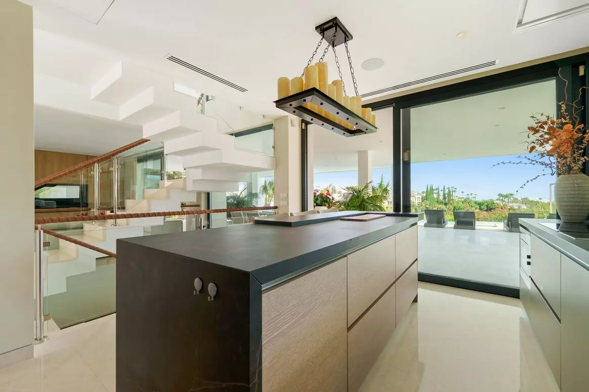 5-bedroom Villa In Marbella, Spain (473 M²)