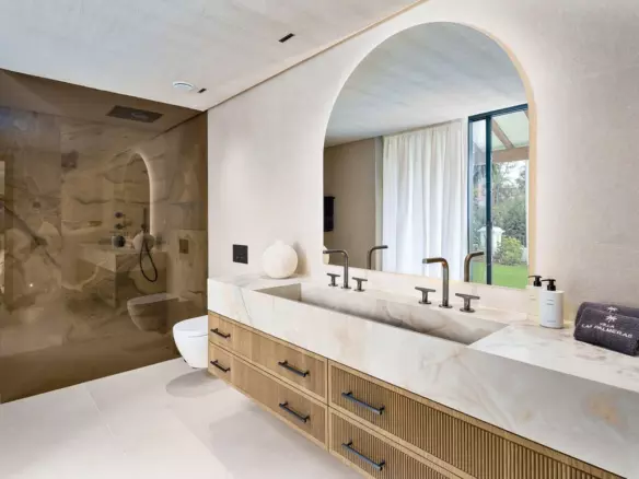 5-bedroom Villa In Marbella, Spain (983 M²)