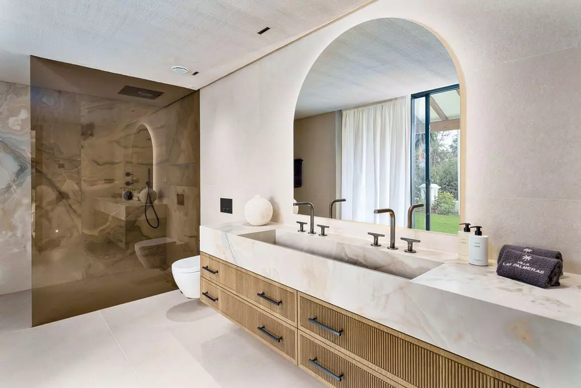 5-bedroom Villa In Marbella, Spain (983 M²)