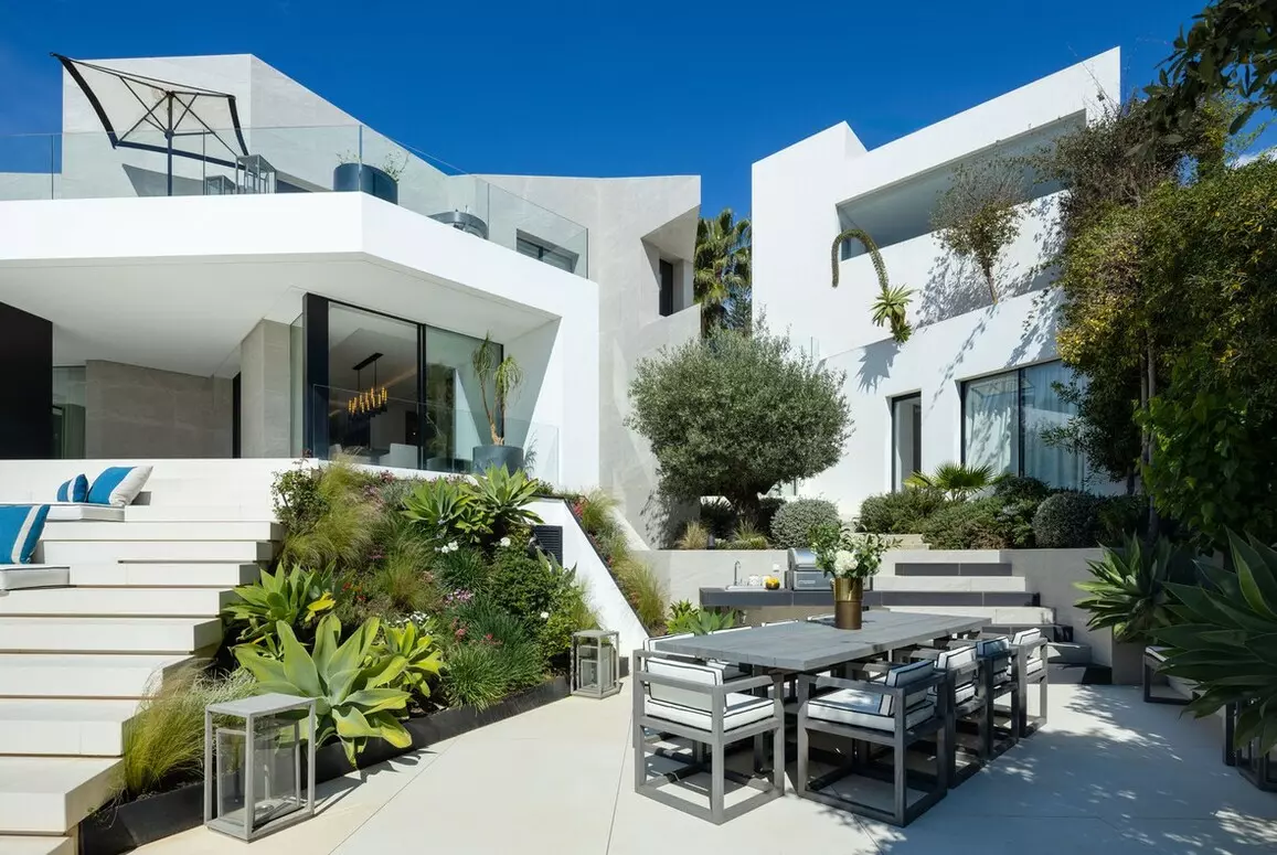 5-bedroom Villa In Benahavis, Spain (555 M²)