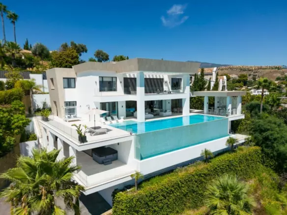 7-bedroom Villa In Estepona, Spain (1.365 M²)