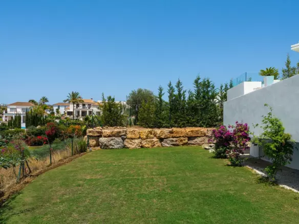 4-bedroom Villa In Estepona, Spain (433 M²)