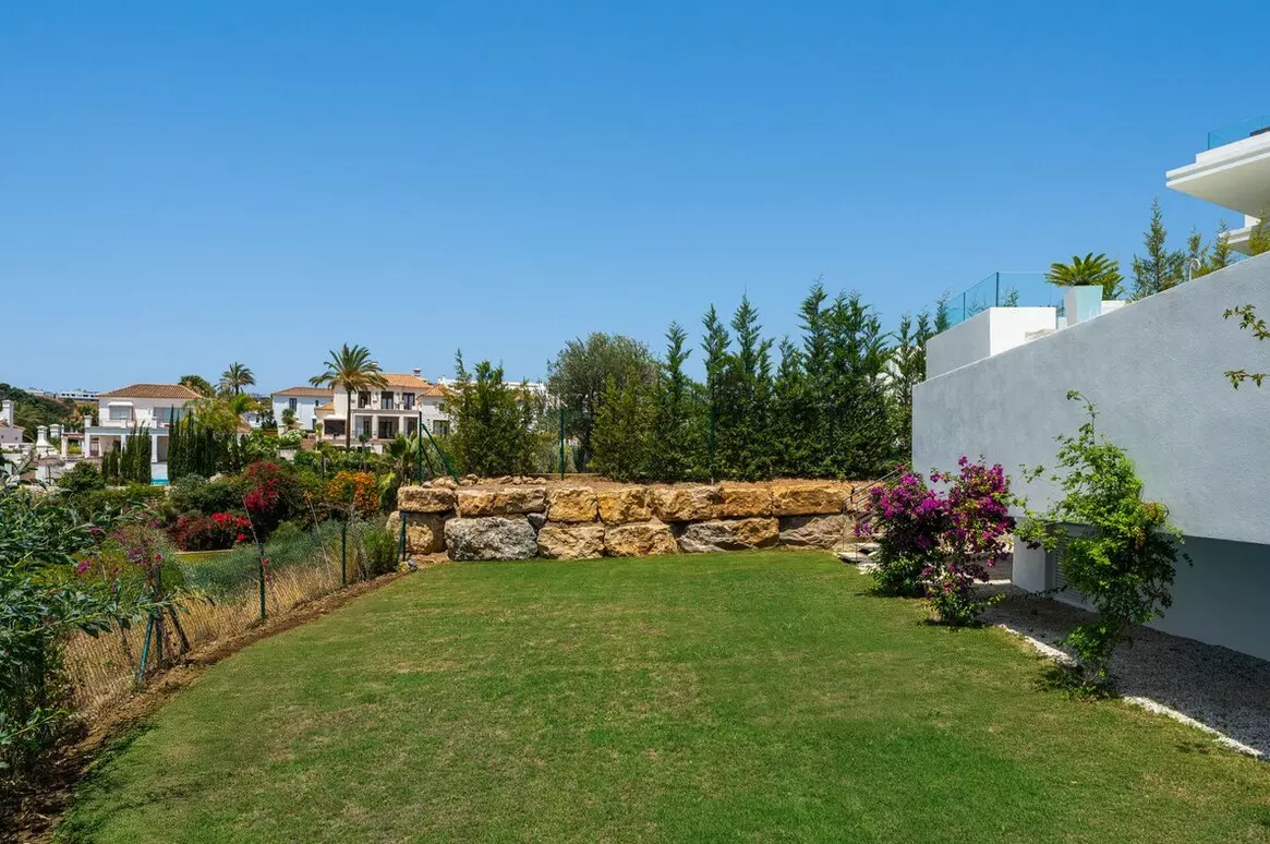 4-bedroom Villa In Estepona, Spain (433 M²)
