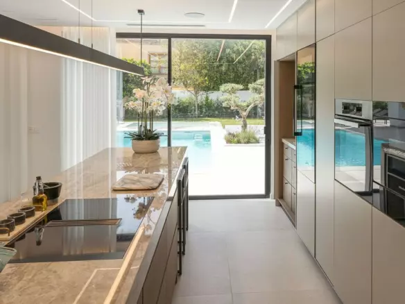 4-bedroom Villa In Marbella, Spain (360 M²)