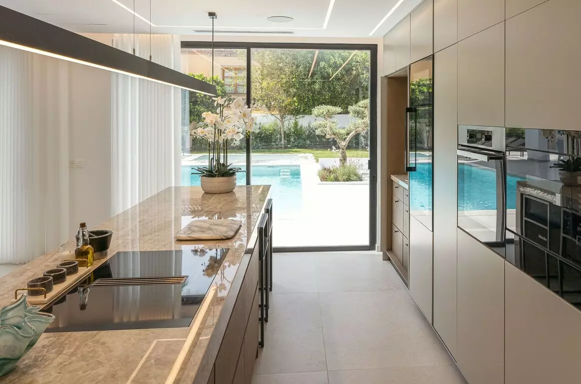 4-bedroom Villa In Marbella, Spain (360 M²)
