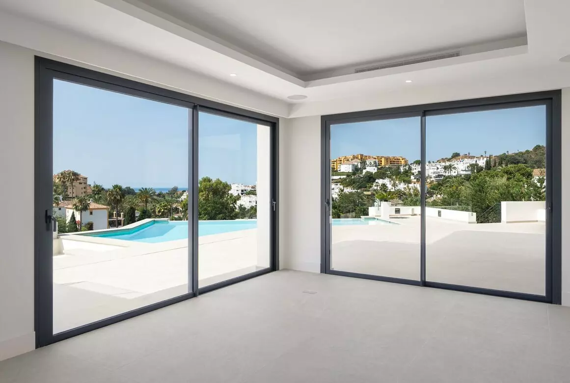 4-bedroom Villa In Estepona, Spain (433 M²)