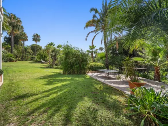 16-bedroom Villa In Estepona, Spain (1.337 M²)