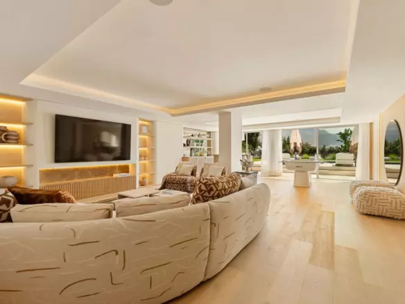 5-bedroom Villa In Marbella, Spain (421 M²)