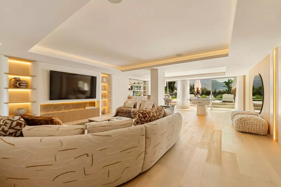 5-bedroom Villa In Marbella, Spain (421 M²)
