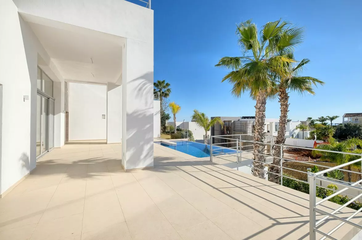 4-bedroom Villa In Benahavis, Spain (289 M²)