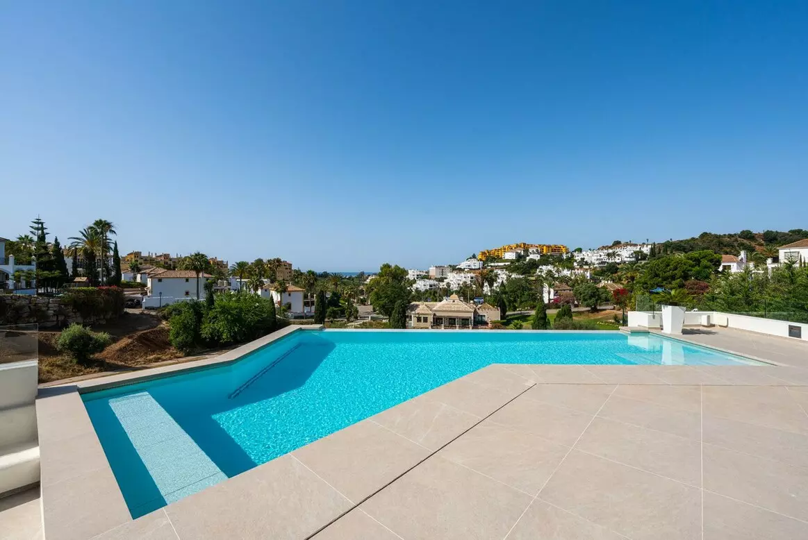 4-bedroom Villa In Estepona, Spain (433 M²)