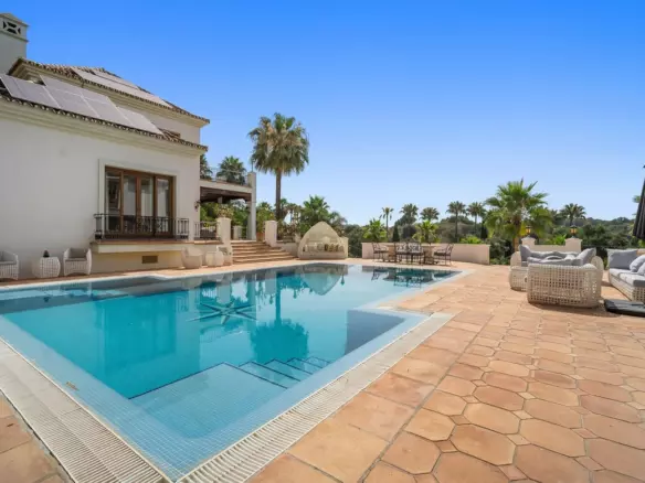 16-bedroom Villa In Estepona, Spain (1.337 M²)