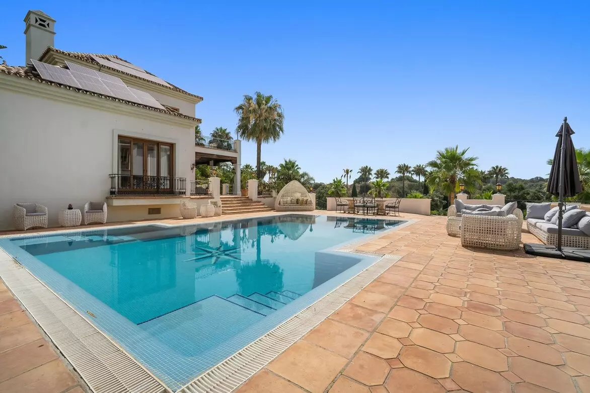 16-bedroom Villa In Estepona, Spain (1.337 M²)