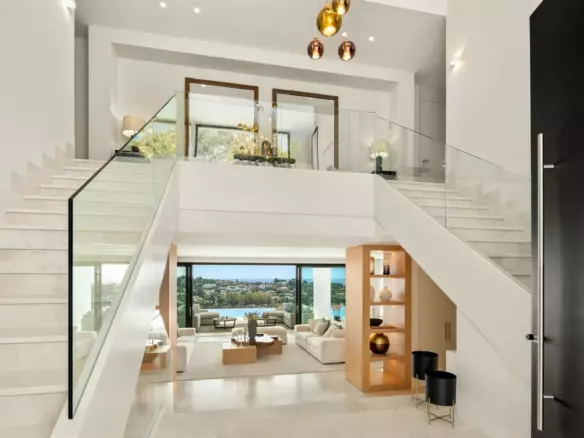 7-bedroom Villa In Estepona, Spain (1.365 M²)