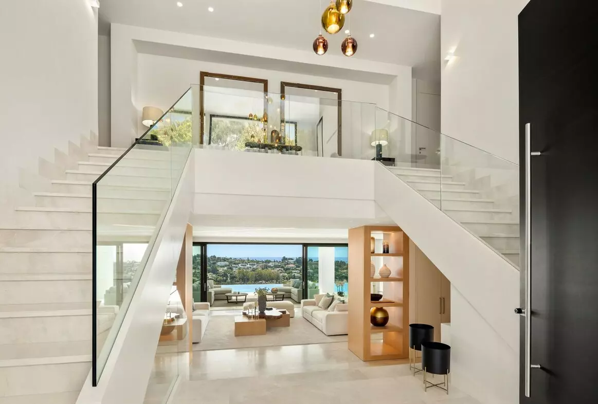 7-bedroom Villa In Estepona, Spain (1.365 M²)