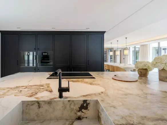 5-bedroom Villa In Marbella, Spain (983 M²)