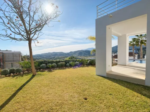 4-bedroom Villa In Benahavis, Spain (289 M²)