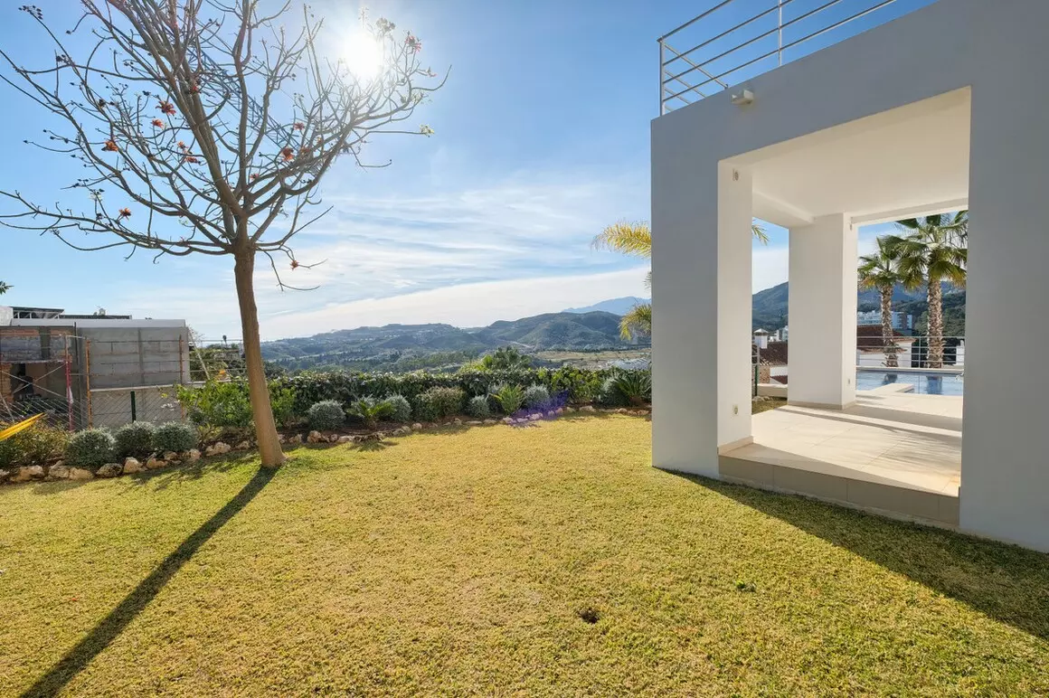 4-bedroom Villa In Benahavis, Spain (289 M²)