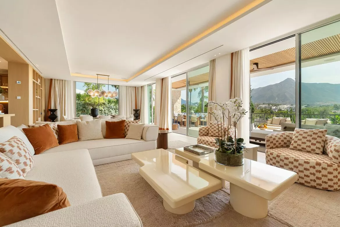 5-bedroom Villa In Marbella, Spain (421 M²)