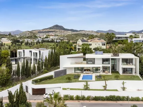 5-bedroom Villa In Benahavis, Spain (744 M²)