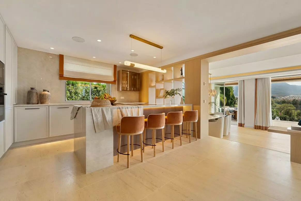 5-bedroom Villa In Marbella, Spain (421 M²)