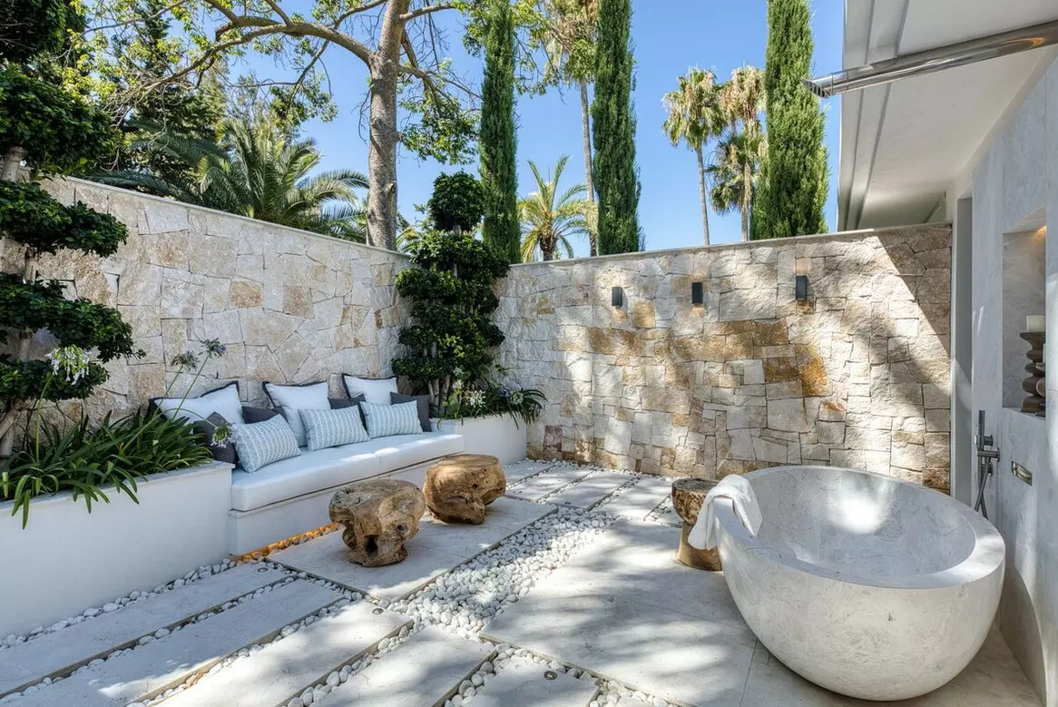 7-bedroom Villa In Marbella, Spain (1.636 M²)
