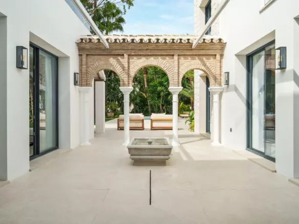 5-bedroom Villa In Marbella, Spain (983 M²)