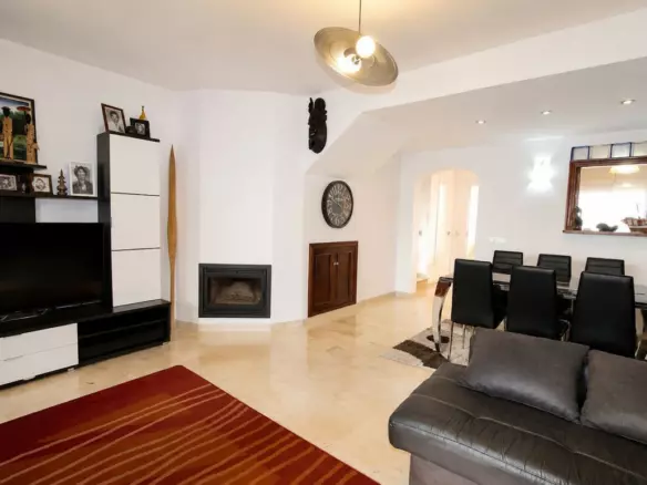 5-bedroom Townhouse In Marbella, Spain (206 M²)