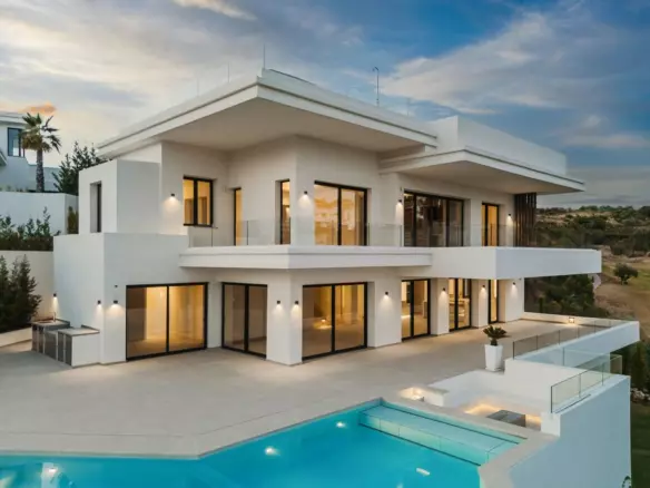 4-bedroom Villa In Estepona, Spain (433 M²)