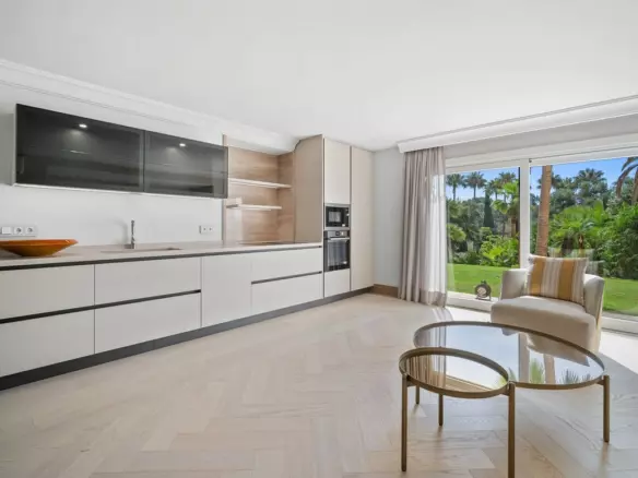 16-bedroom Villa In Estepona, Spain (1.337 M²)