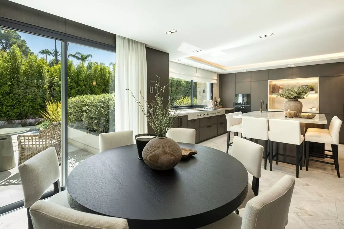 7-bedroom Villa In Marbella, Spain (1.636 M²)
