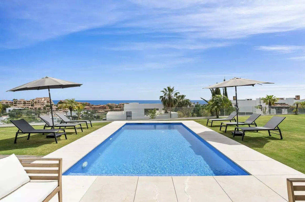 5-bedroom Villa In Benahavis, Spain (744 M²)