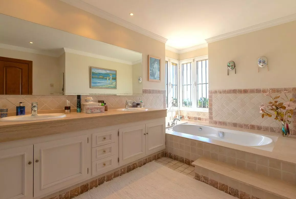5-bedroom Villa In Elviria, Spain (298 M²)