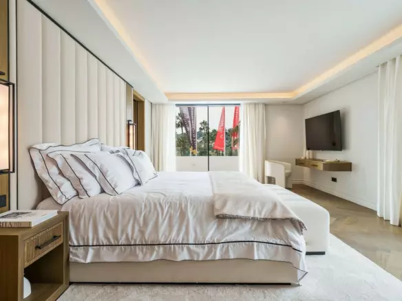 5-bedroom Villa In Marbella, Spain (983 M²)