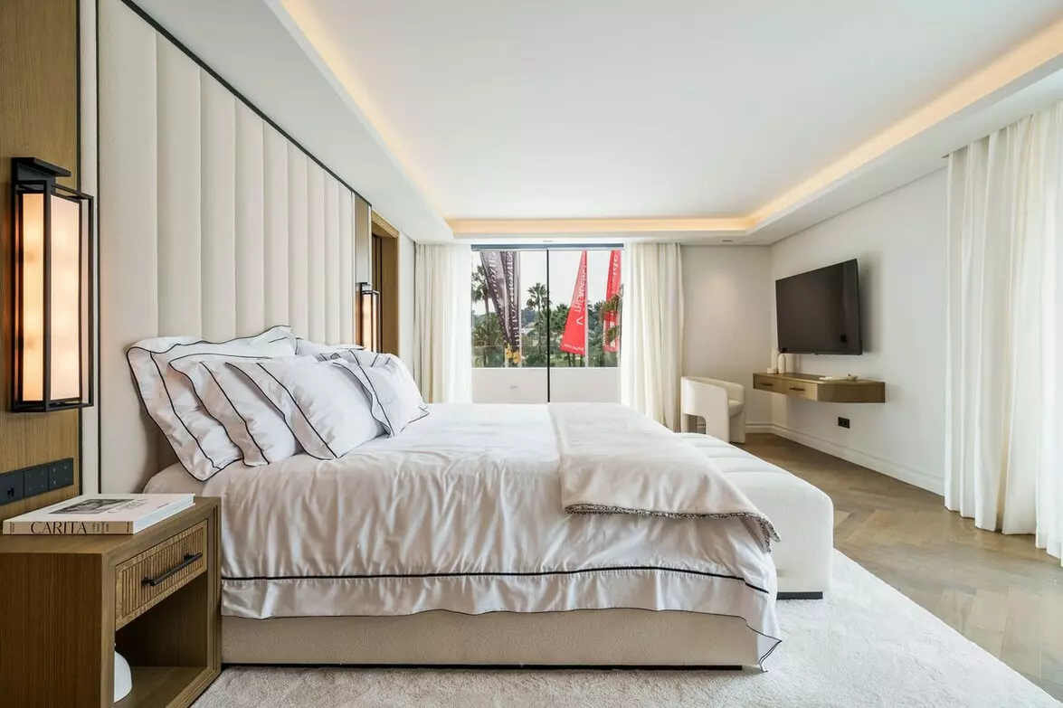 5-bedroom Villa In Marbella, Spain (983 M²)