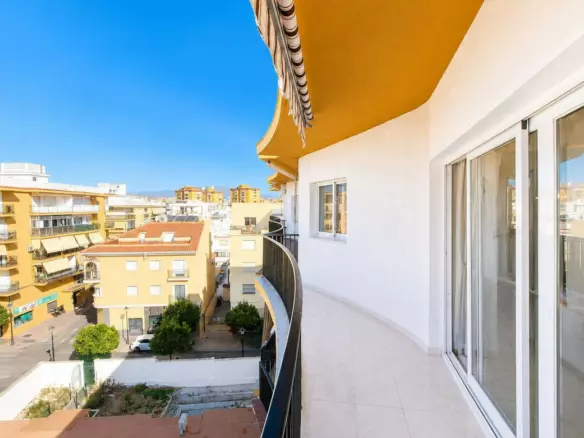 3-bedroom Apartment In Fuengirola, Spain (122 M²)